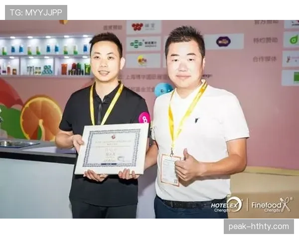 唐佳豪这么爱穿运动鞋，私下难道就是个隐藏潮人？